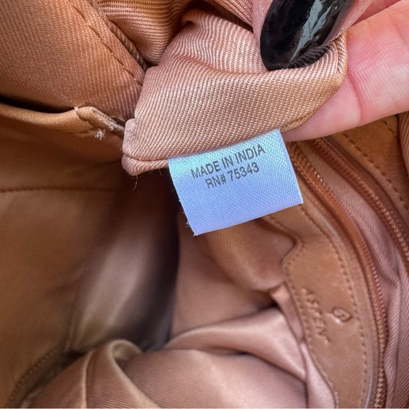 Aspen Tan Leather Convertible Leather Backpack - Picture 7 of 12